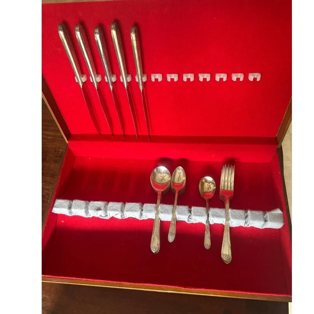 Rogers & Bro Silver Plate Flatware Set 1937 Exquisite Pattern 22pc Wood Chest